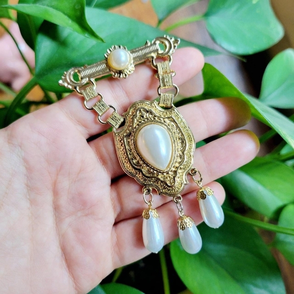 Vintage Ornate Faux Pearl Boucher Brooch Pin - Picture 2 of 7